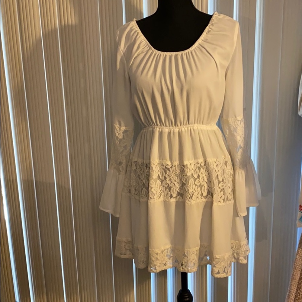 White Minkpink Mini Dress. Medium. Lace detail